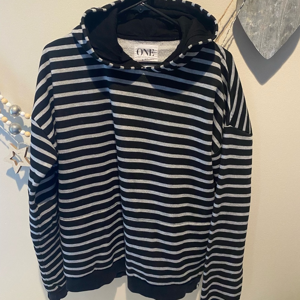 One Teaspoon hoodie size large like new